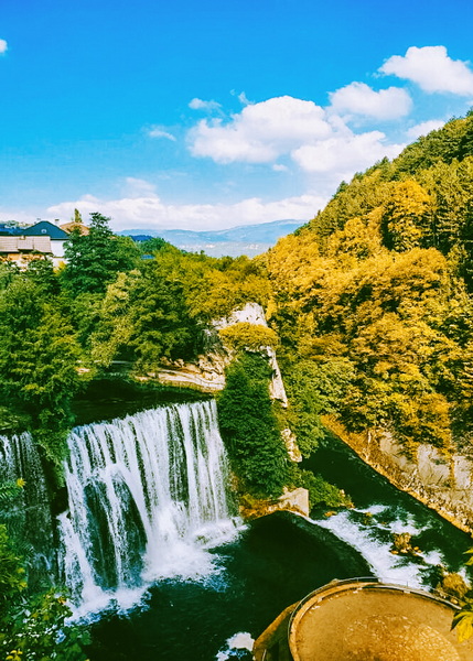 亚伊采瀑布城-1