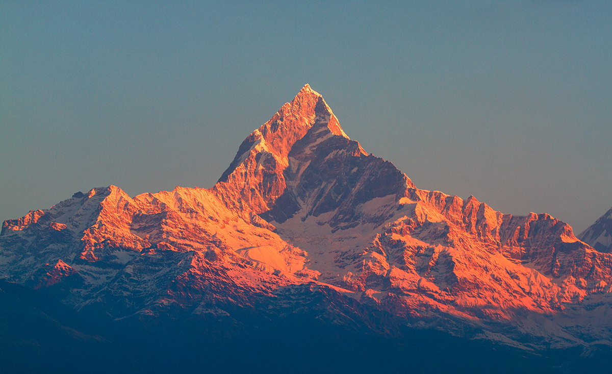 尼泊尔鱼尾峰的身影